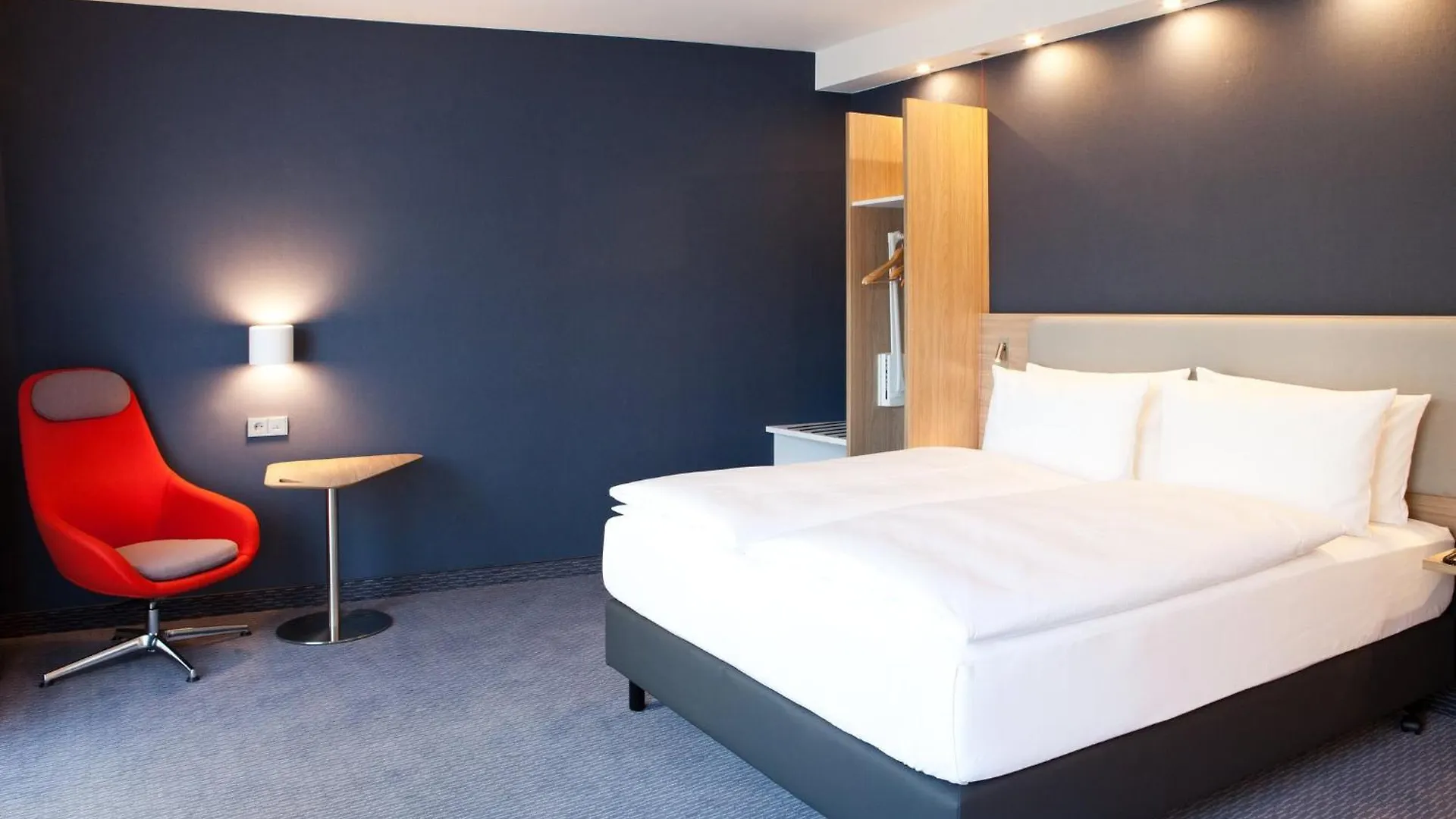 Holiday Inn Express - Duesseldorf Airport 3*, Dusseldorf Germany